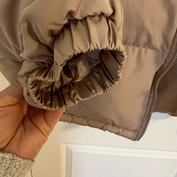 Forever 21 Women's Tan Puffer Jacket - Picture 4 of 7